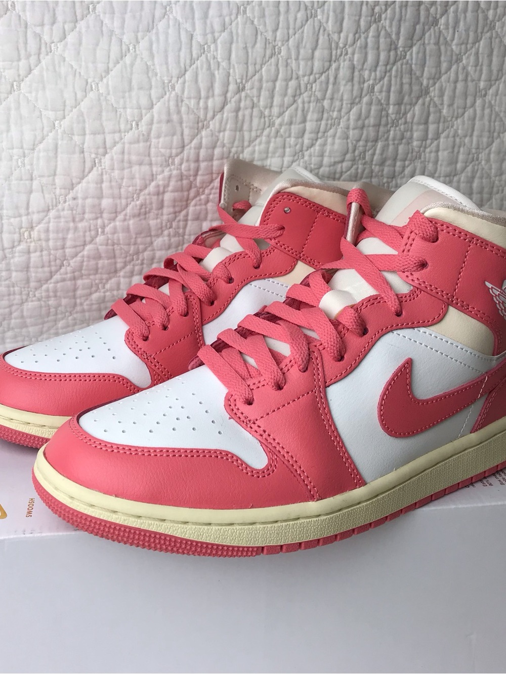Nike Air Jordan 1 MID Shoes Women’s SZ 9.5 Sail Pink Salt Guava Ice BQ6472-109 - Picture 8 of 13